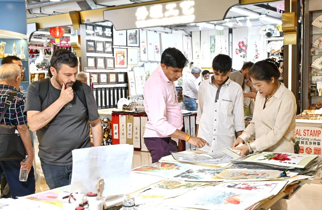 Upgraded tax refund policies make shopping in Chinaeasier for globalvisitors