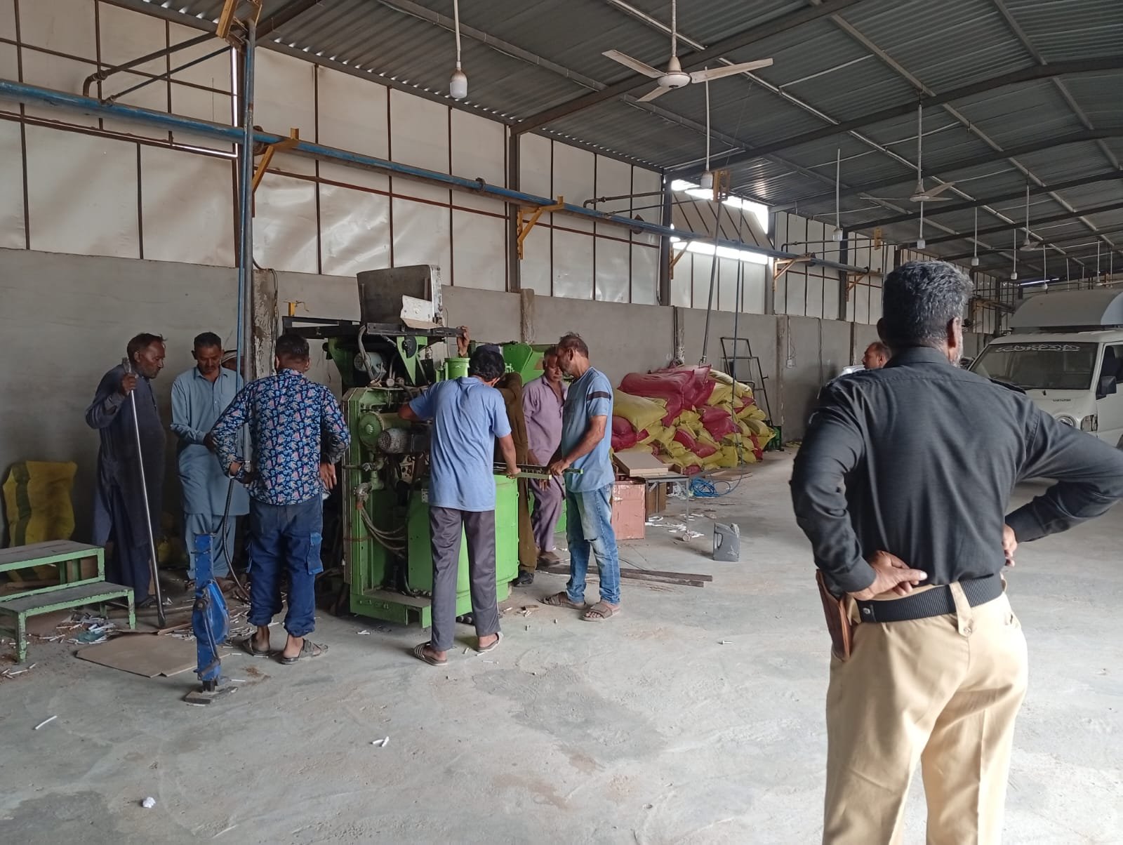 FBR Raids Illegal Cigarette Factory, Seizes Machinery in Karachi
