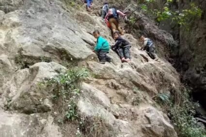 “Sky school bus” ensures safer trip to school for students in mountainous village