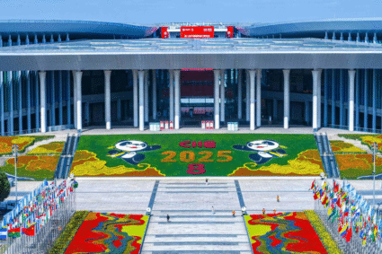 China opens door wider to share more opportunities with world