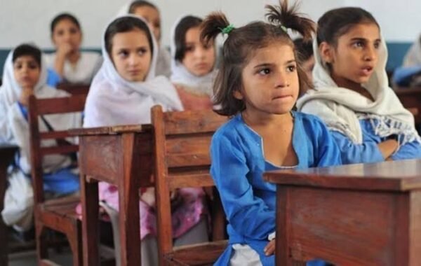 160,000 youth trained as Uraan Pakistan helps 114,300 children return to education